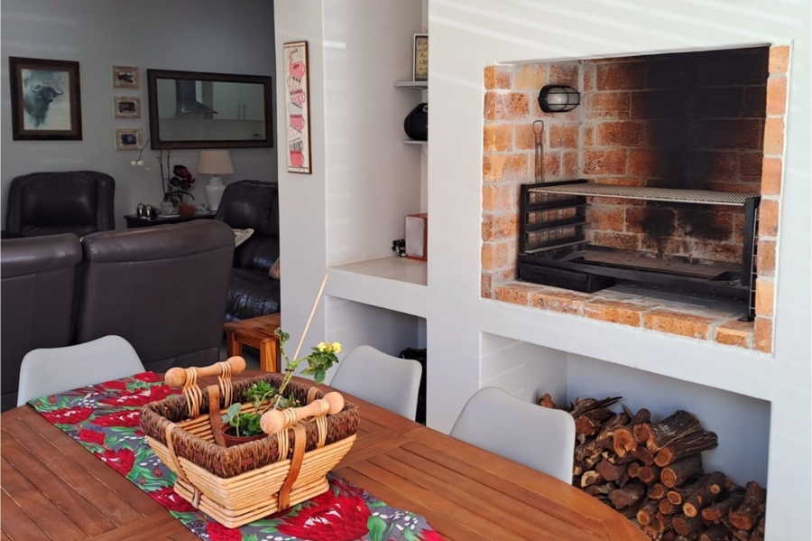 3 Bedroom Property for Sale in Aan de Wijnlanden Western Cape